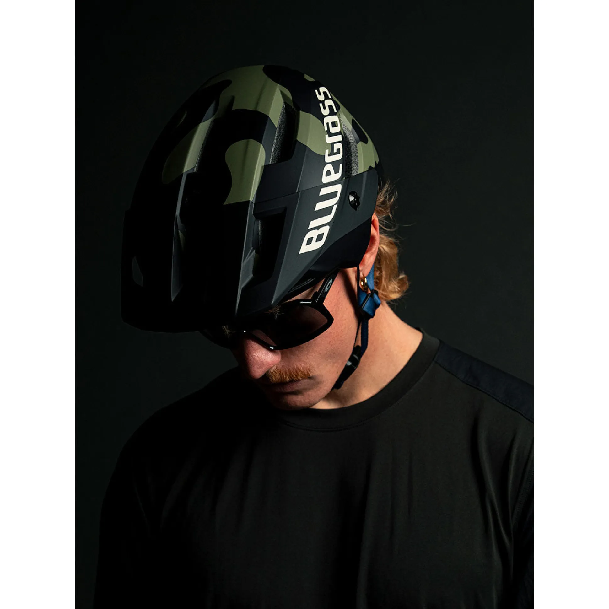 Casco Bluegrass Rogue Core Mips - Camo Limited Edition