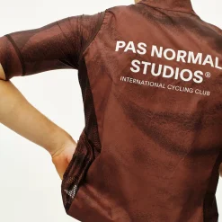 Gilet Pas Normal Studios Mechanism Stow Away - Marrone chiaro